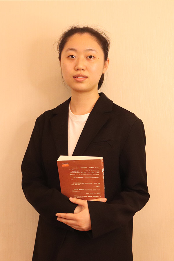 宝塔梁艺 本科学历，优秀班主任