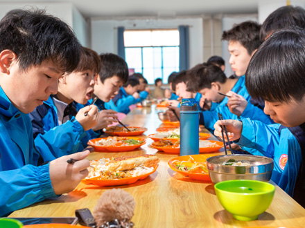 宝塔学生用餐