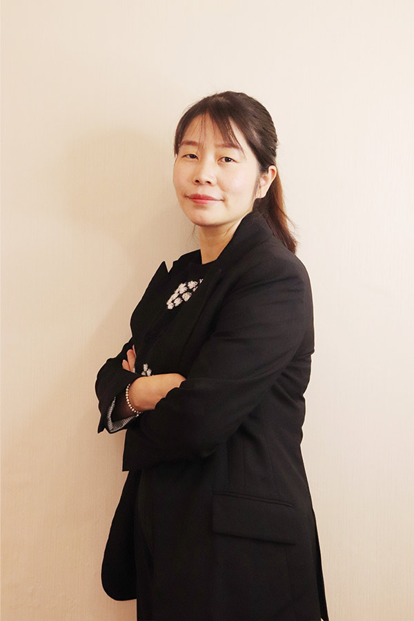宝塔吕瑶 本科学历,毕业于陕西师范大学