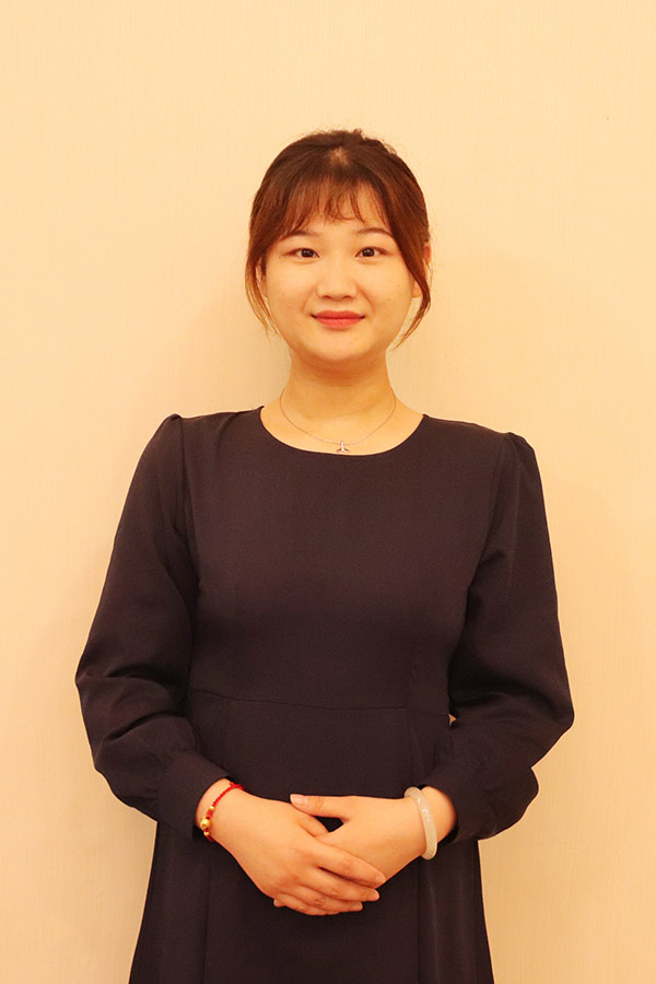 宝塔文哲 本科学历，优秀班主任